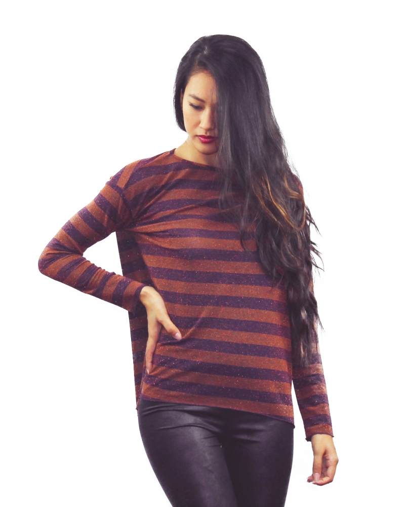 Casual top with thick horizontal stripes