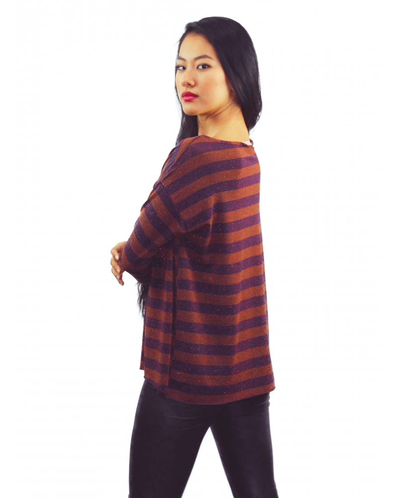 Casual top with thick horizontal stripes