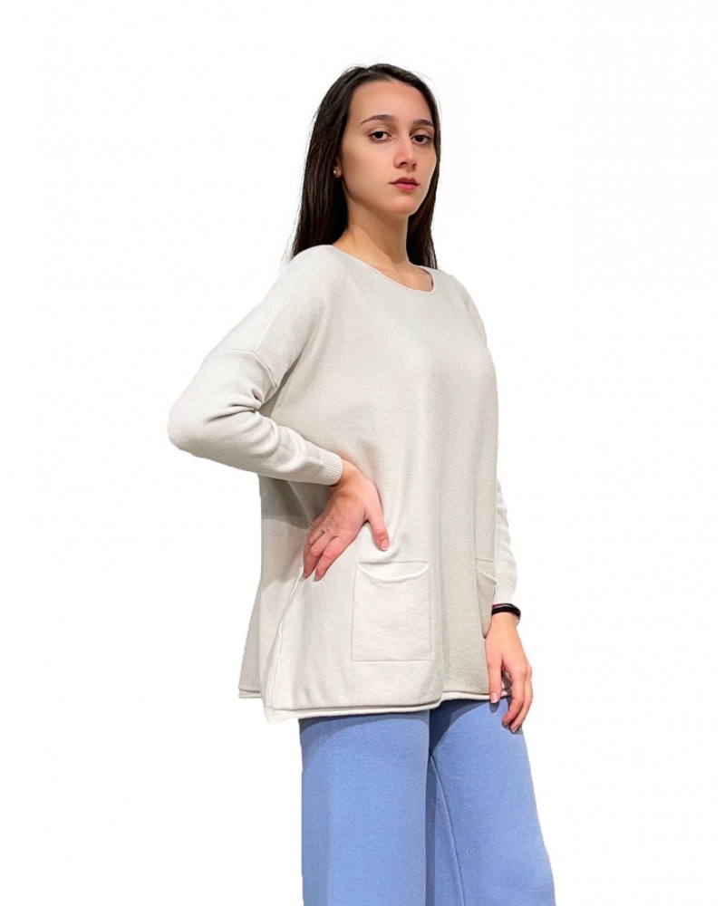 U-neck sweater with front pocket