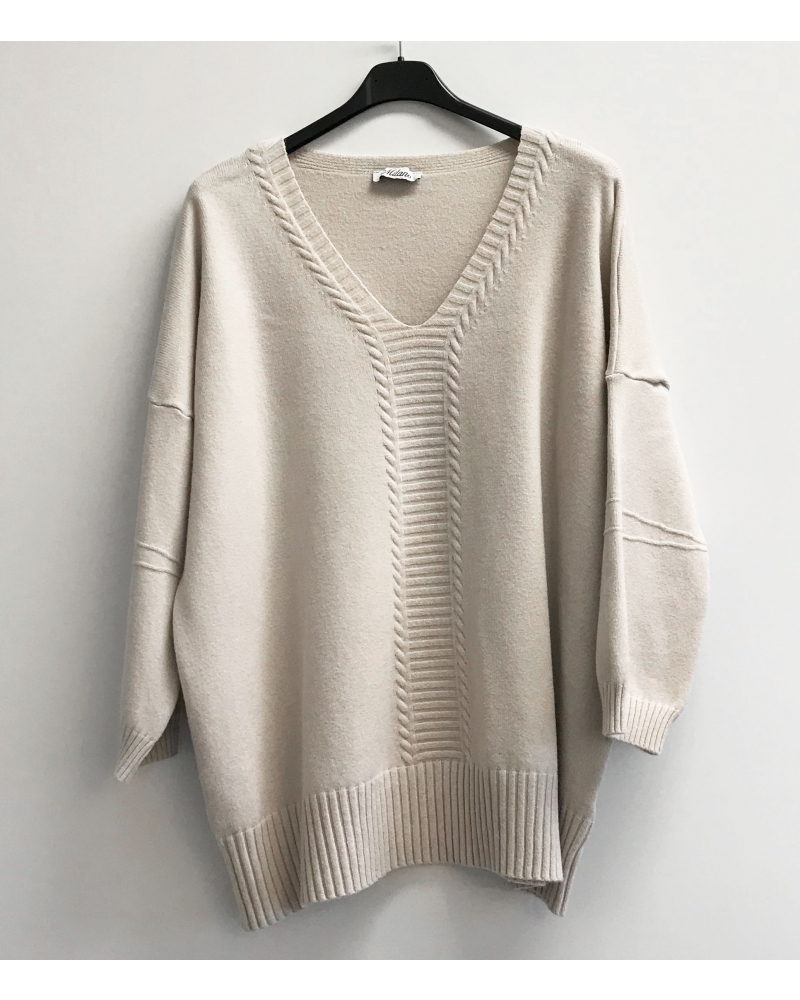 Sweater with central braided line